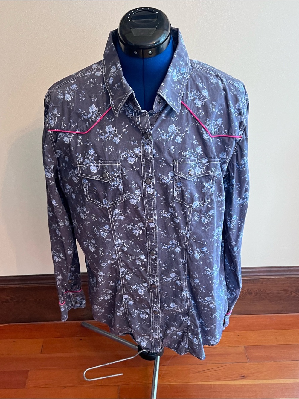 Rock & Roll Cowgirl Floral Western Pearl Snap Shirt Blue Pink Piping